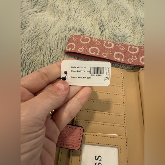 🌺NWT Guess Wristlet🌺 - Picture 6 of 9